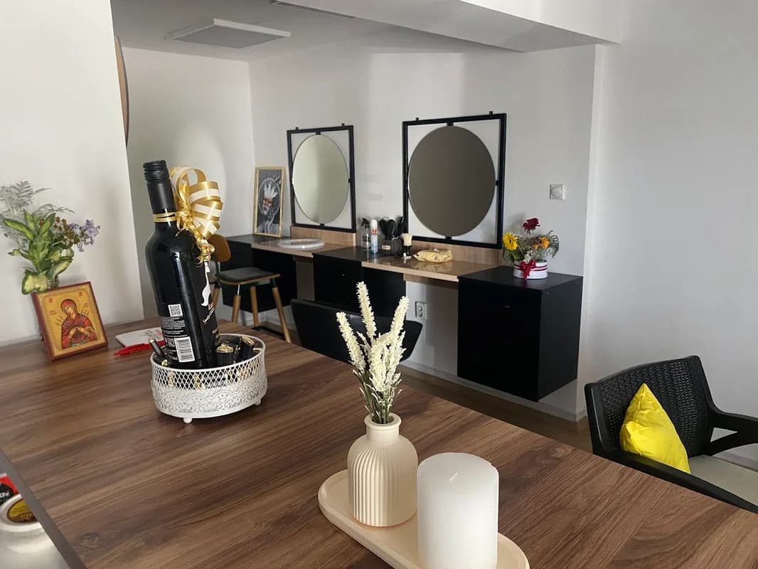 Hair & Beauty Salon Luxury Golden Cut
