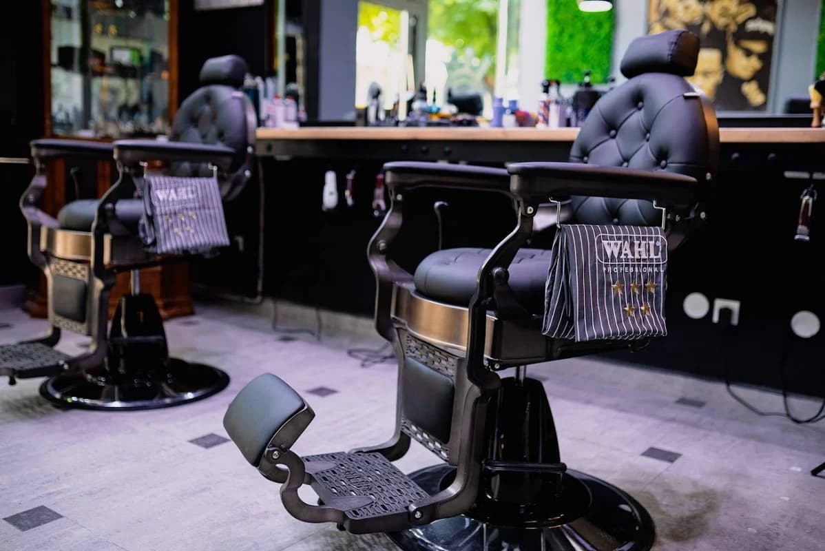 Head’s Up Barbershop