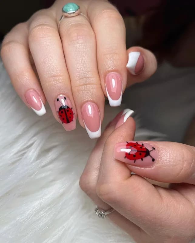 Supreme nails salon
