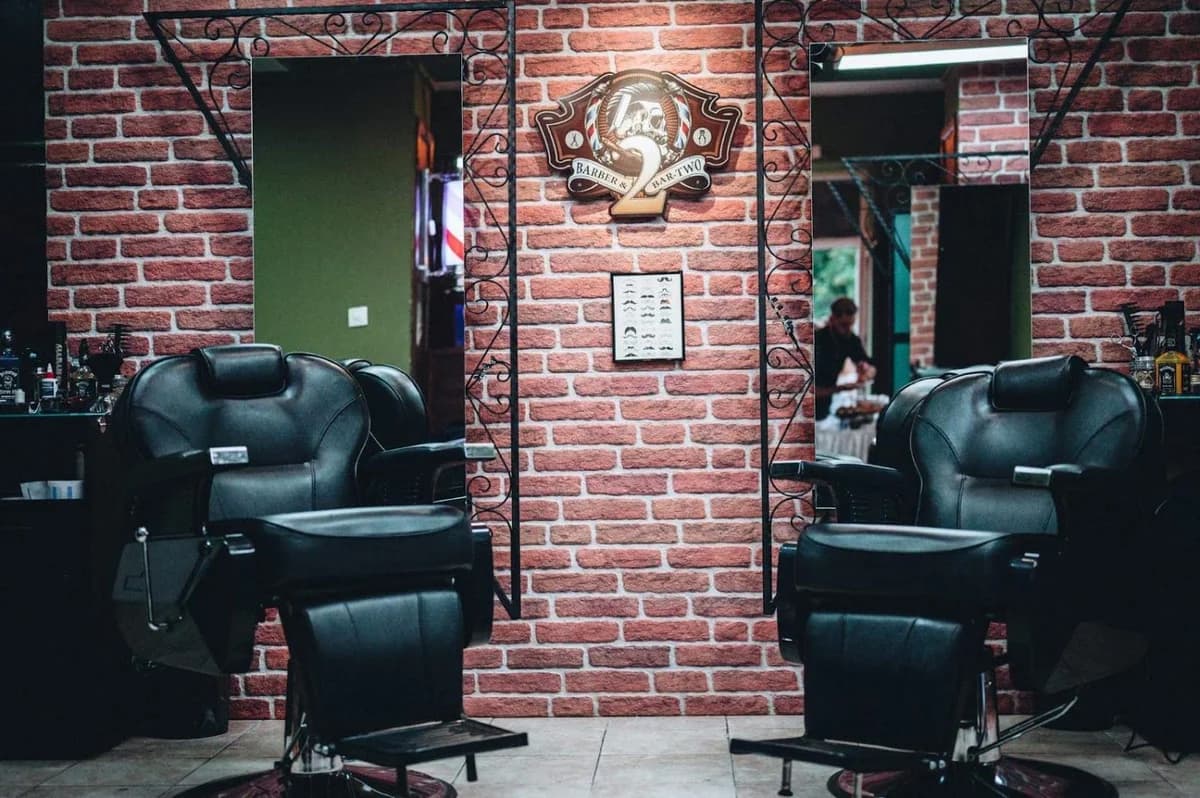 Barber & Bar 2