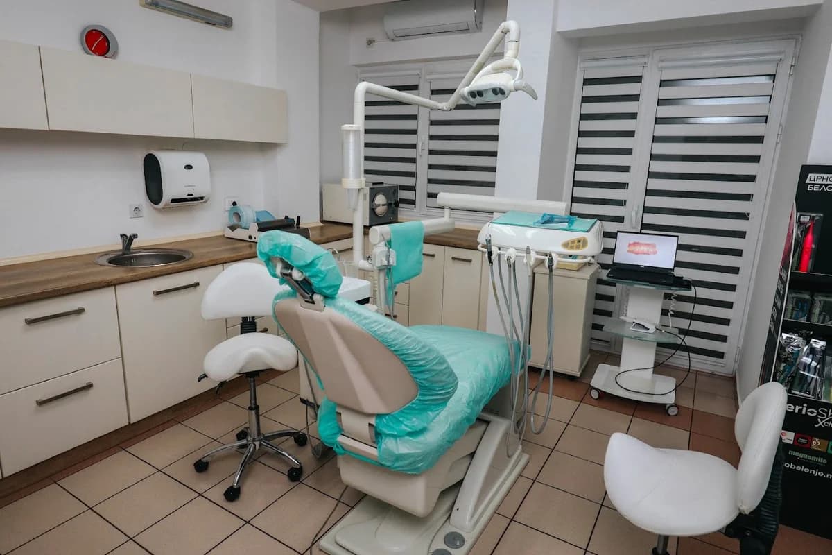 Dental Clinic: DI-DENT DENTAL GROUP General dentist , Oral surgeon & implantologist