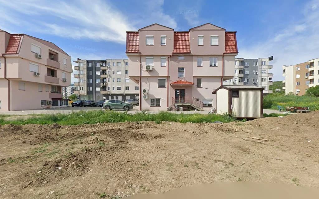 Clover Hairdresser Salon / Фризерски салон Кловер 1