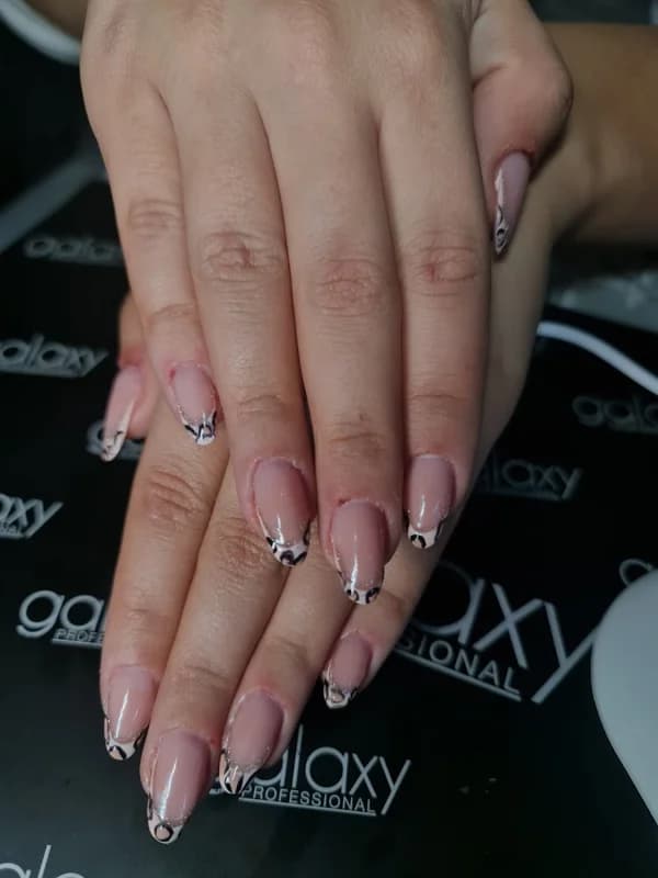 Nails Studio IV