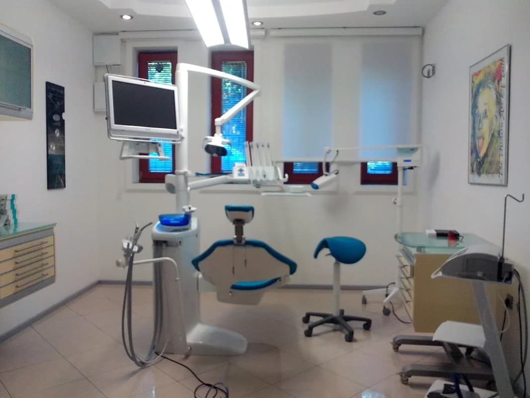Karadent Κέντρου Οδοντιατρικής