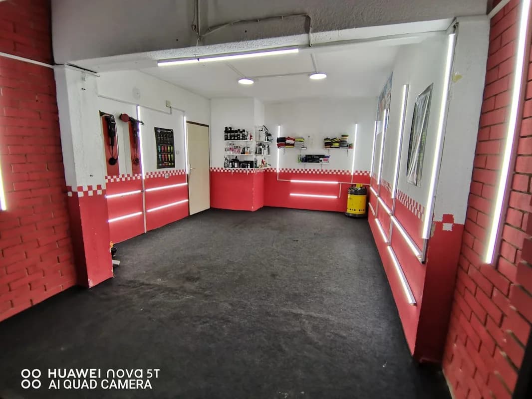 D-Lux - Car Detailing Centre